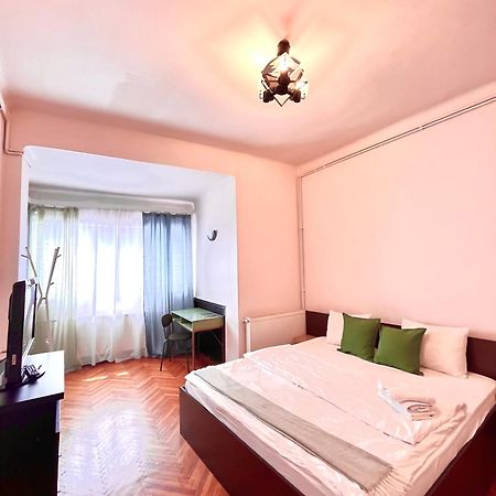 Downtown Unirii Square Private Economy Rooms With Shared Amenities Bucareste Exterior foto