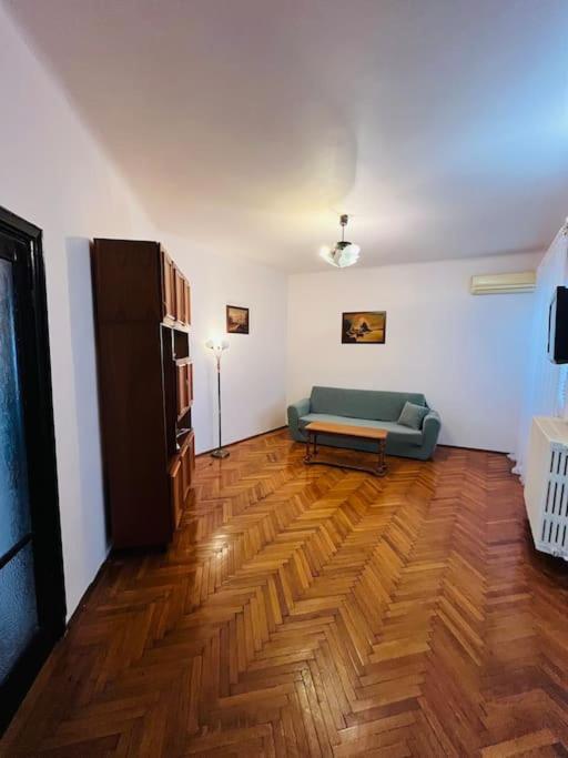 Downtown Unirii Square Private Economy Rooms With Shared Amenities Bucareste Exterior foto