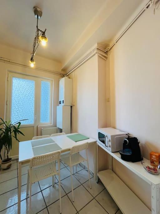 Downtown Unirii Square Private Economy Rooms With Shared Amenities Bucareste Exterior foto