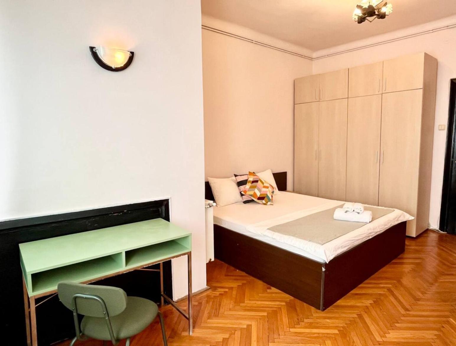 Downtown Unirii Square Private Economy Rooms With Shared Amenities Bucareste Exterior foto
