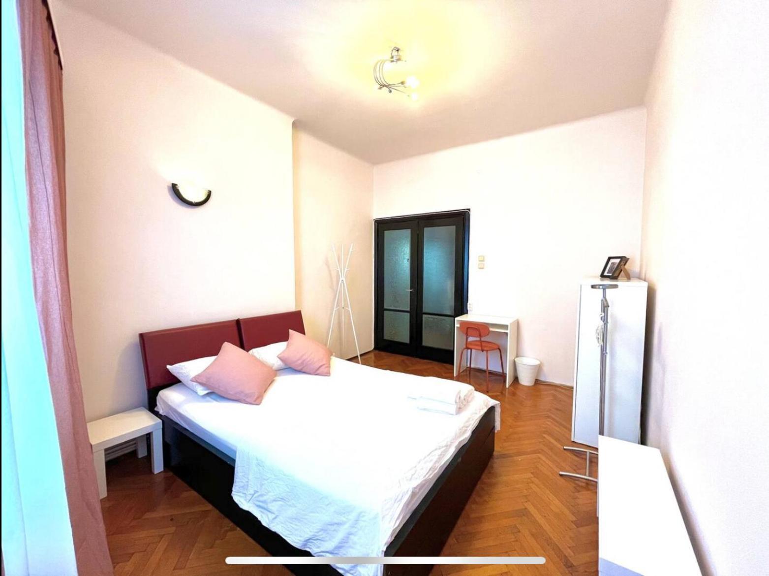 Downtown Unirii Square Private Economy Rooms With Shared Amenities Bucareste Exterior foto