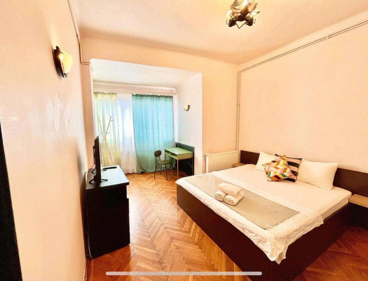 Downtown Unirii Square Private Economy Rooms With Shared Amenities Bucareste Exterior foto