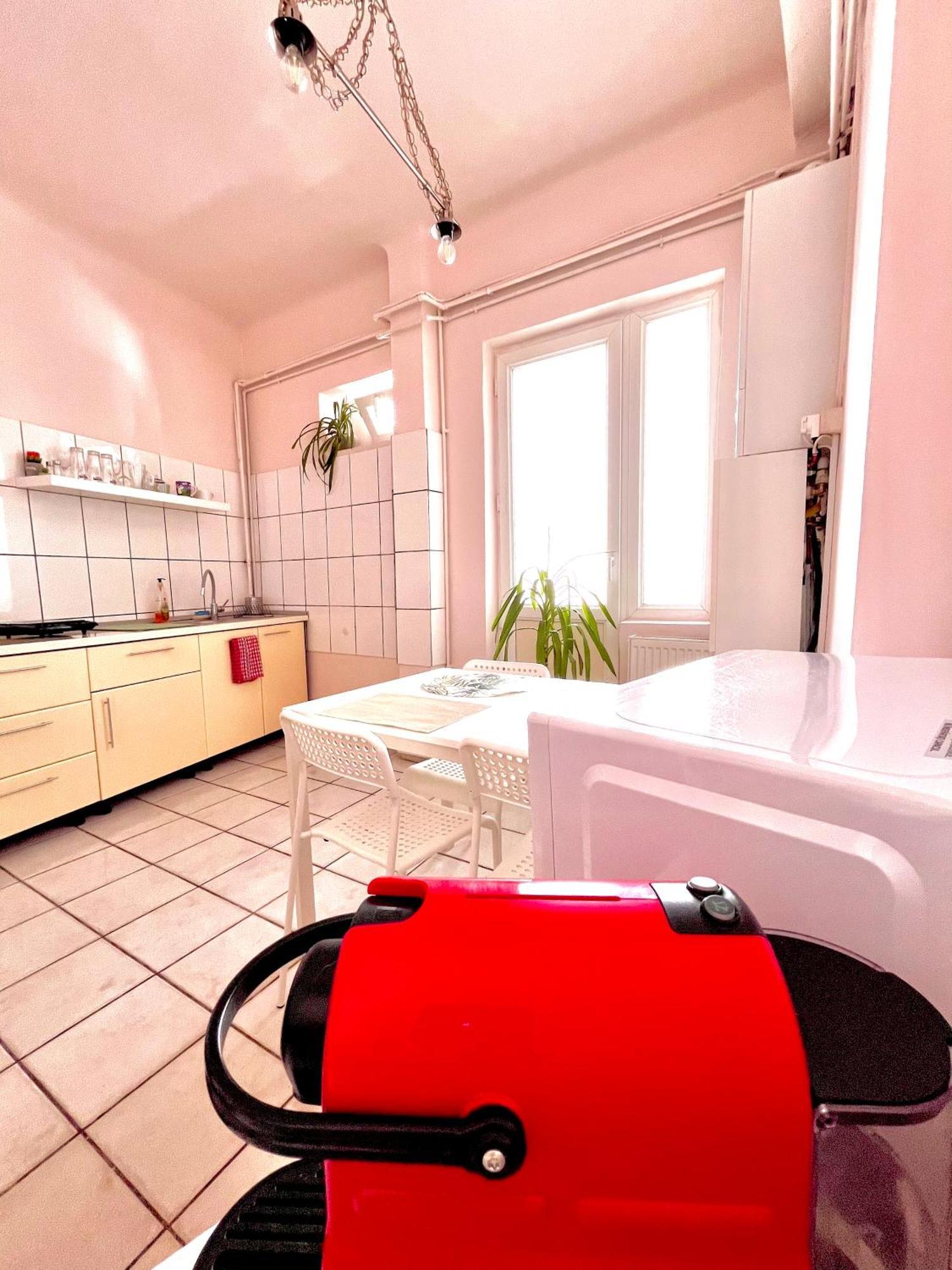 Downtown Unirii Square Private Economy Rooms With Shared Amenities Bucareste Exterior foto